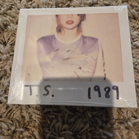 Taylor Swift 1989 cd Kroger exclusive - Picture 1 of 3